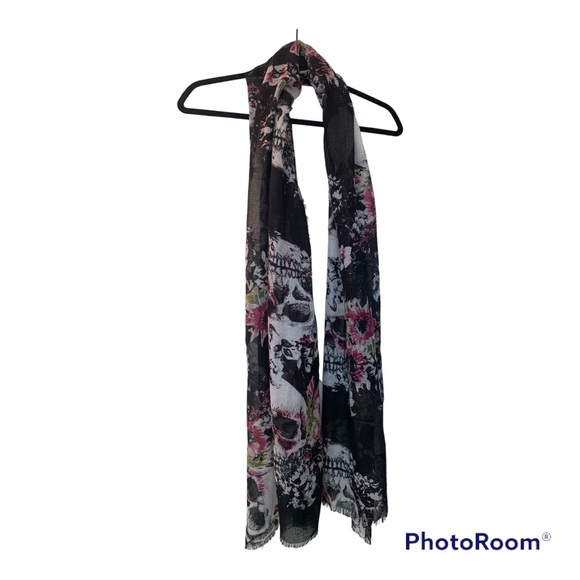 Floral Skull Scarf - Picture 1 of 3